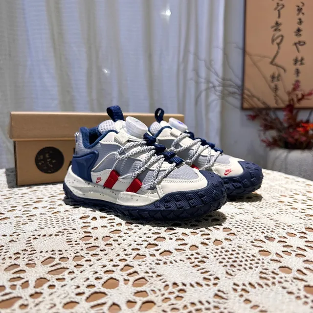 Nike White Navy Layered Mesh And Synthetic Overlays Rope-Style Laces Chunky Sneakers 23