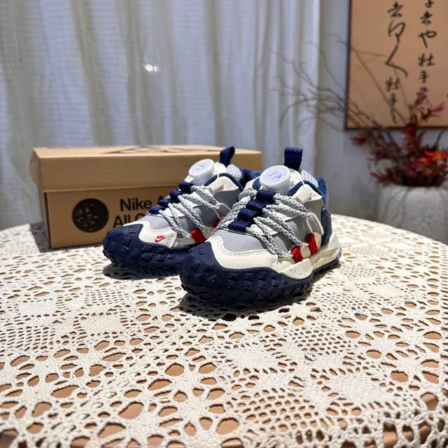 Nike White Navy Layered Mesh And Synthetic Overlays Rope-Style Laces Chunky Sneakers 24