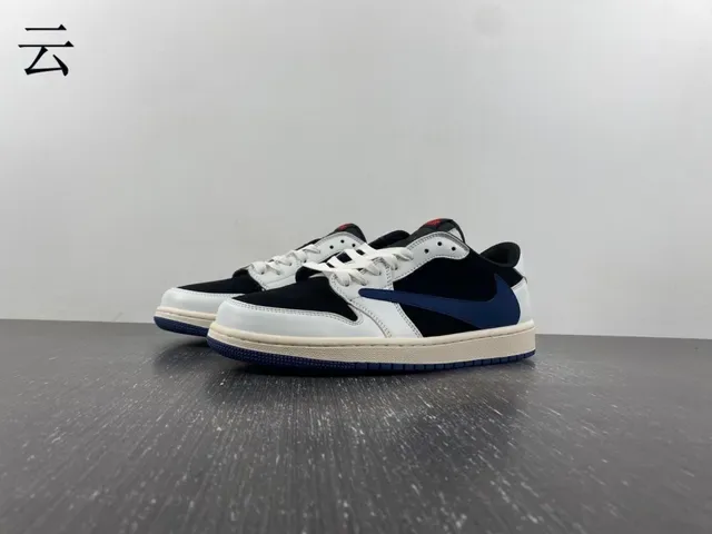 Nike White Navy Low-Top Silhouette Leather And Suede Paneling Lifestyle Sneakers 2