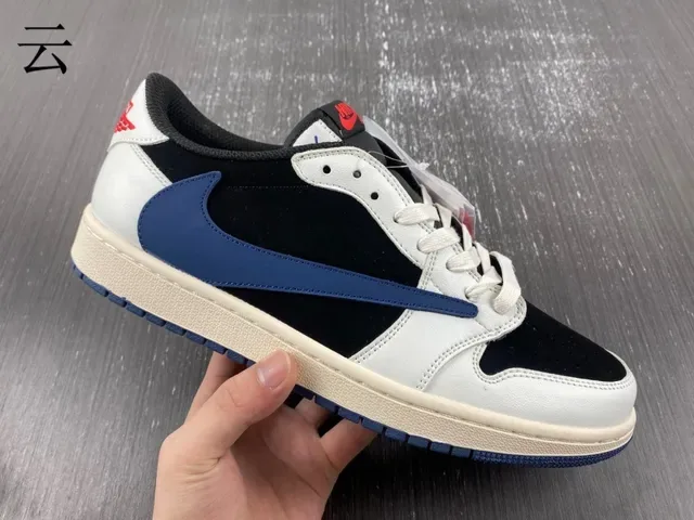 Nike White Navy Low-Top Silhouette Leather And Suede Paneling Lifestyle Sneakers 3