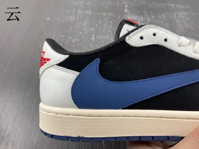 Nike White Navy Low-Top Silhouette Leather And Suede Paneling Lifestyle Sneakers 5