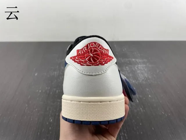 Nike White Navy Low-Top Silhouette Leather And Suede Paneling Lifestyle Sneakers 8