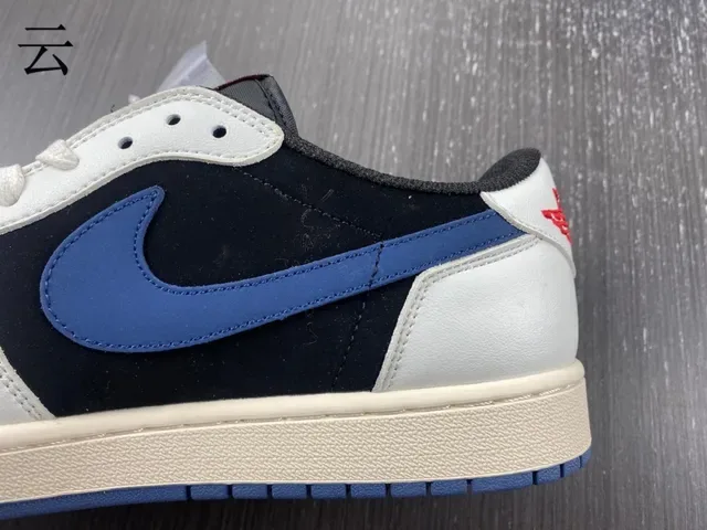 Nike White Navy Low-Top Silhouette Leather And Suede Paneling Lifestyle Sneakers 12