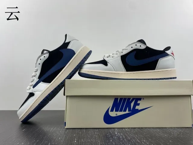 Nike White Navy Low-Top Silhouette Leather And Suede Paneling Lifestyle Sneakers 13