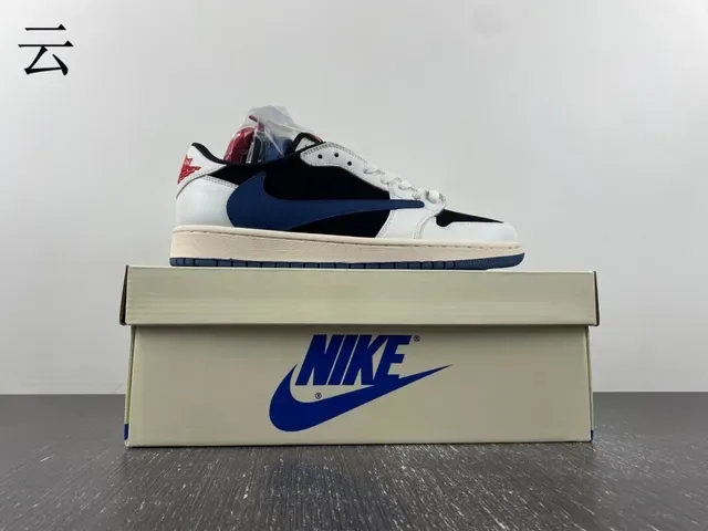 Nike White Navy Low-Top Silhouette Leather And Suede Paneling Lifestyle Sneakers 16