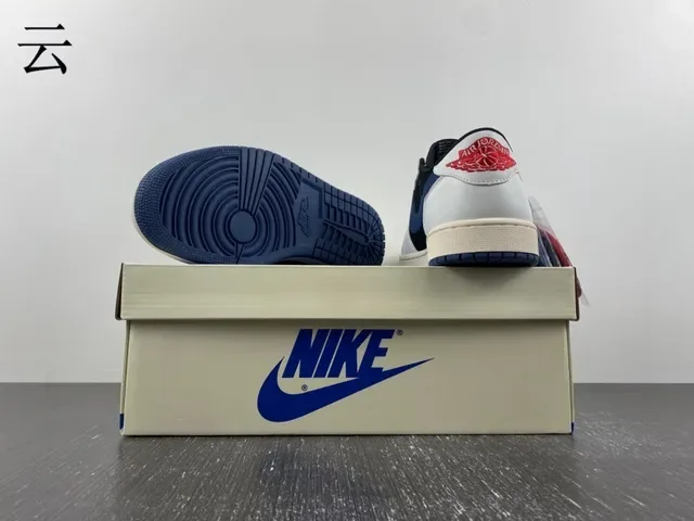 Nike White Navy Low-Top Silhouette Leather And Suede Paneling Lifestyle Sneakers 17