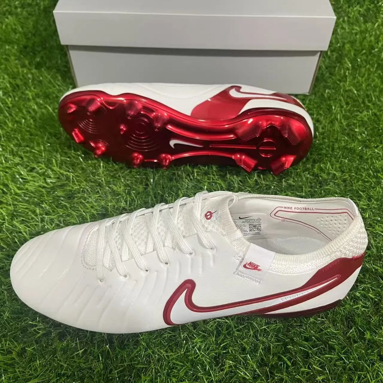 Nike أحذية كرة القدم أبيض أحمر بوتي منخفض بناء لامع معدني أكسنتس أرض صلبة أحذية كرة القدم 3