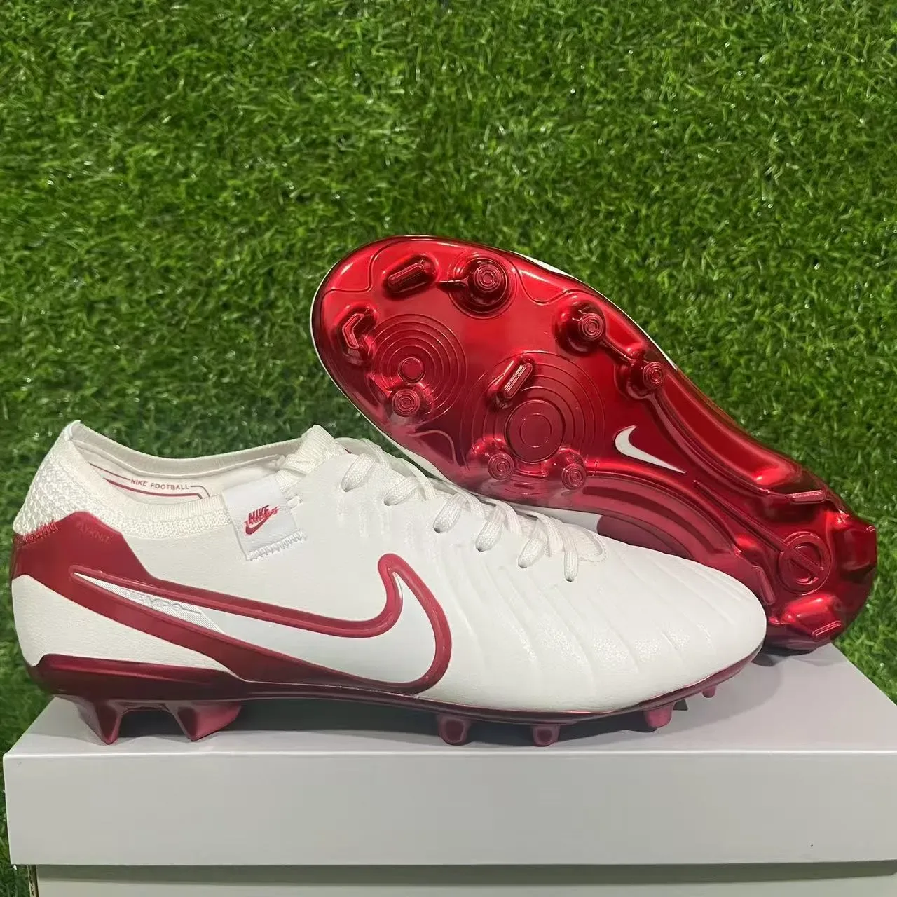 Nike أحذية كرة القدم أبيض أحمر بوتي منخفض بناء لامع معدني أكسنتس أرض صلبة أحذية كرة القدم 6