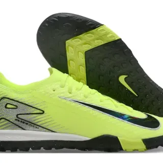 Nike Zapatos de fútbol para turf amarillo y negro con upper de knit y Swoosh iridiscente