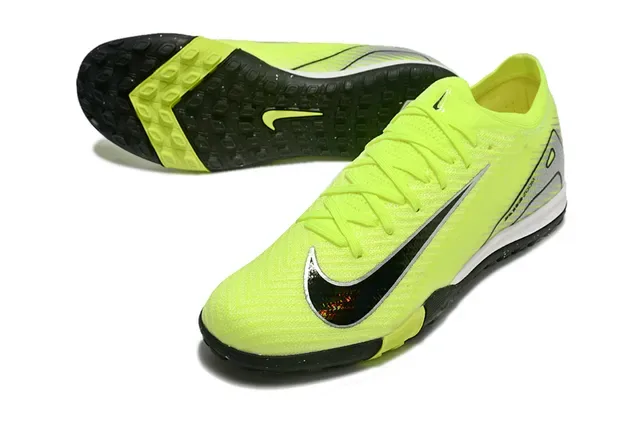 Nike Chaussures de football turf jaune et noir upper en maille Swoosh iridescent 3