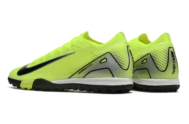 Nike Chaussures de football turf jaune et noir upper en maille Swoosh iridescent 4