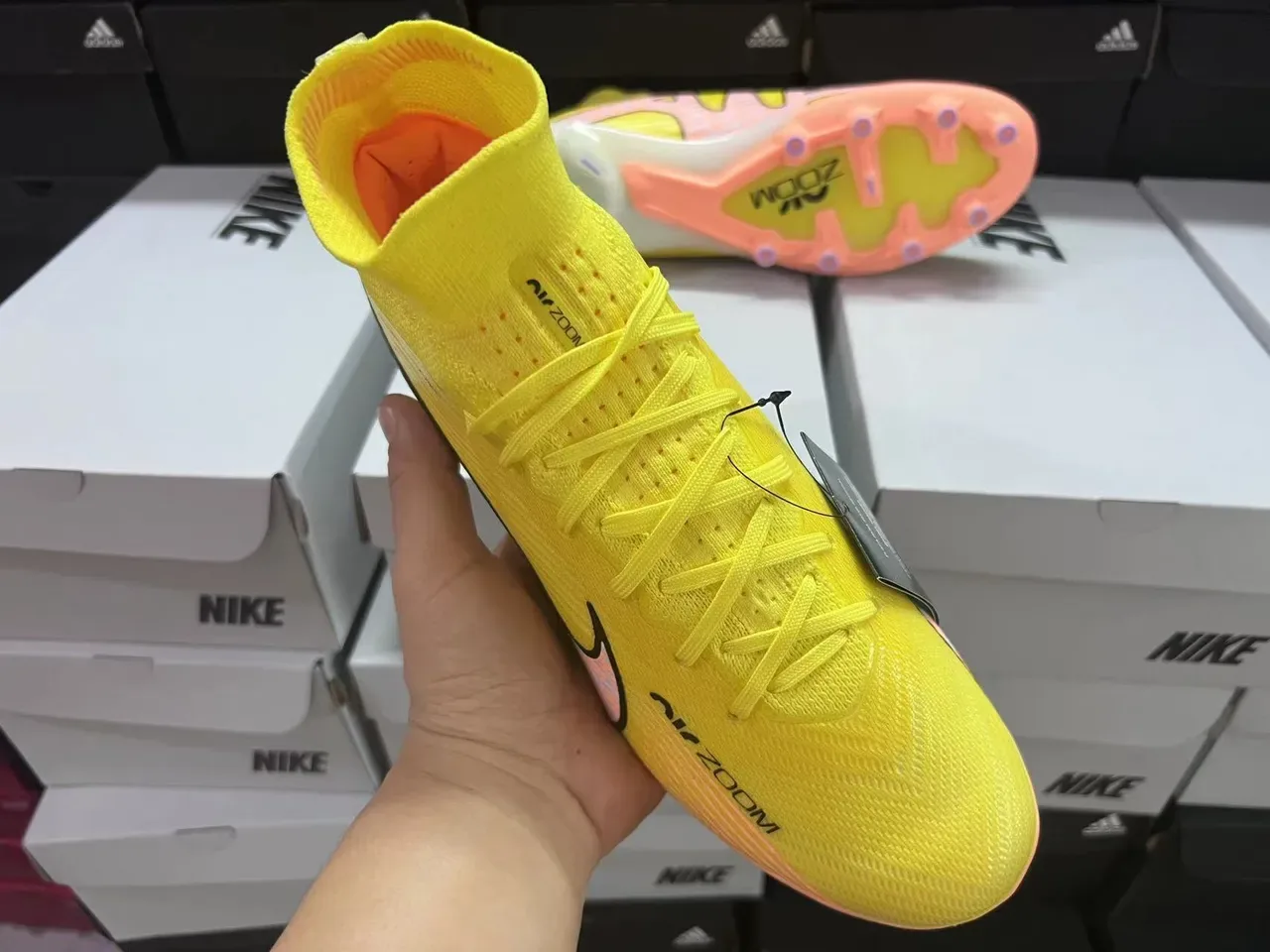 Nike Amarelo Laranja Alto-Corte Superior de Malha Estudos Conicos Solo Firme Sapatos de Futebol 12