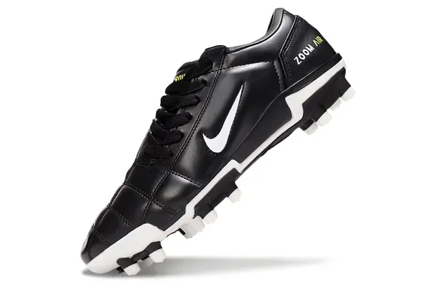 Nike Zoom Air أسود وأبيض أحذية كرة القدم للأرض الصلبة 3