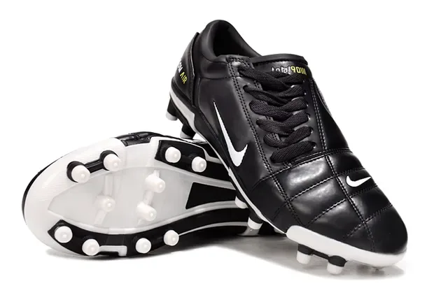 Nike Zoom Air أسود وأبيض أحذية كرة القدم للأرض الصلبة 4