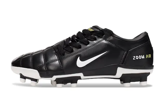 Nike Zoom Air أسود وأبيض أحذية كرة القدم للأرض الصلبة 8