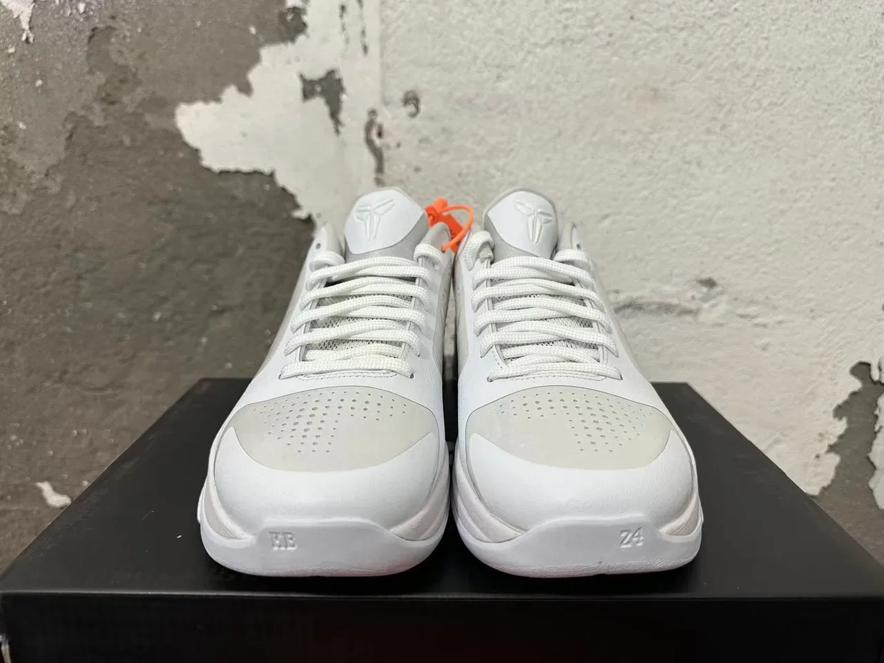 Nike Zoom Kobe IV Silver White Lifestyle Sneakers 3
