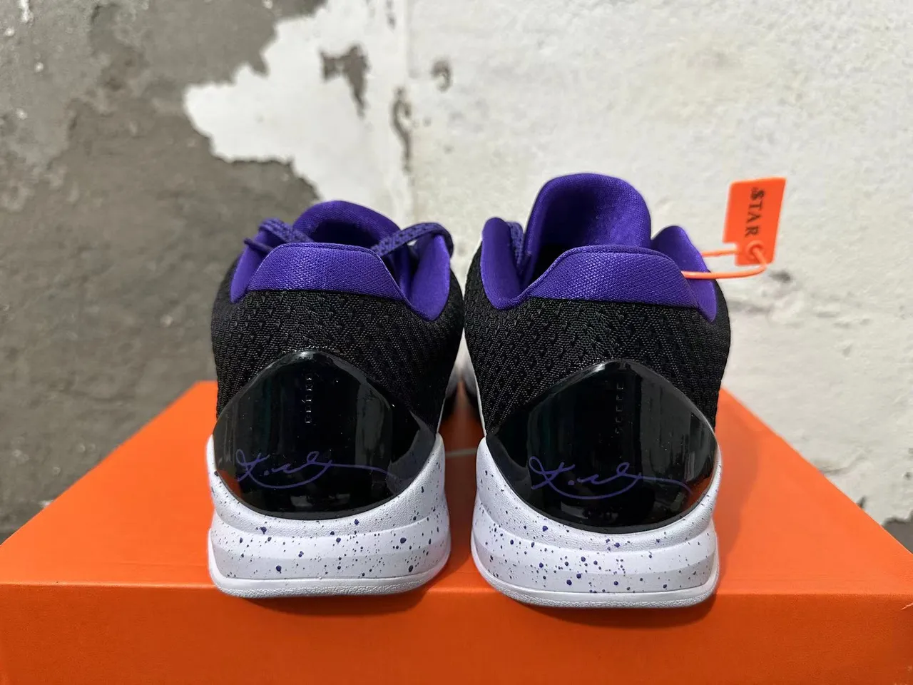Nike Zoom Kobe IV أبيض بنفسجي أحذية كرة السلة 3
