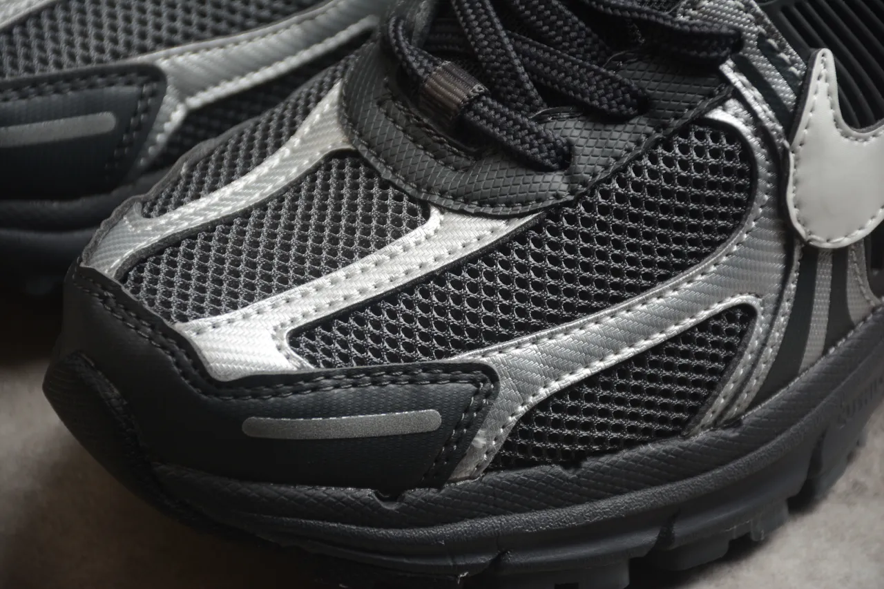 Nike Zoom Vomero 5 Black Gray Silver Running Shoes 7