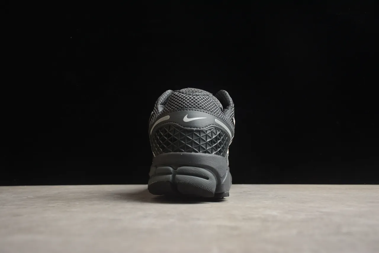 Nike Zoom Vomero 5 Black Gray Silver Running Shoes 9