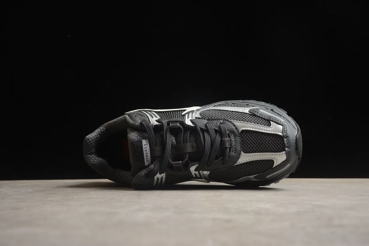 Nike Zoom Vomero 5 Black Gray Silver Running Shoes 11
