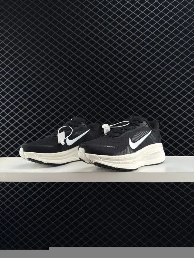 Nike ZoomX Black and White Running Shoes 3