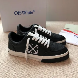 Off-White কালো দানাযুক্ত চামড়ার উপরের অংশ ইন্ডাস্ট্রিয়াল ক্রস লোগো লাইফস্টাইল স্নিকার