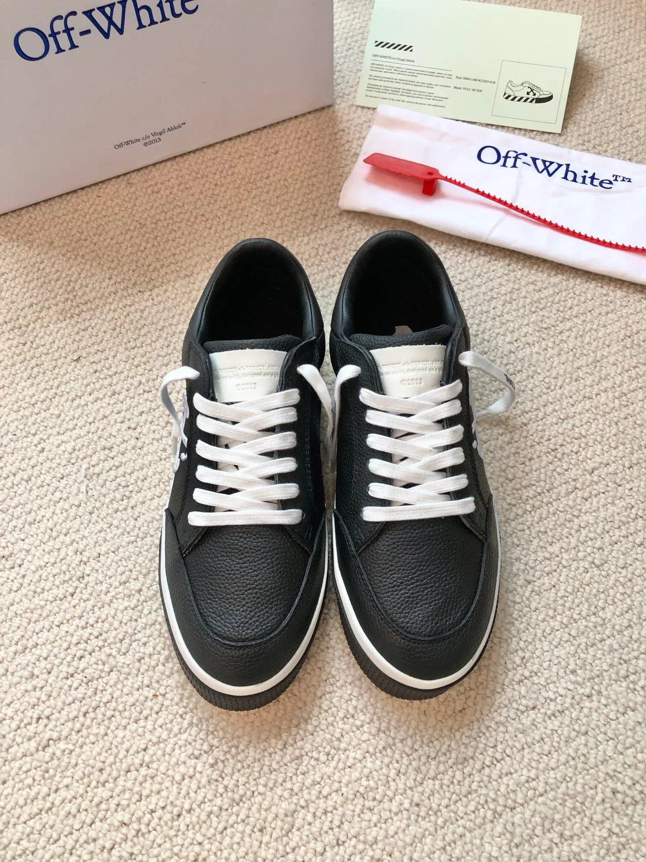Off-White Chaussures Lifestyle avec Logo Industrial Cross en Cuir Granulé Noir 3