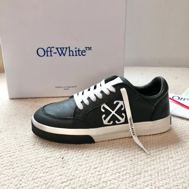 Off-White Chaussures Lifestyle avec Logo Industrial Cross en Cuir Granulé Noir 5