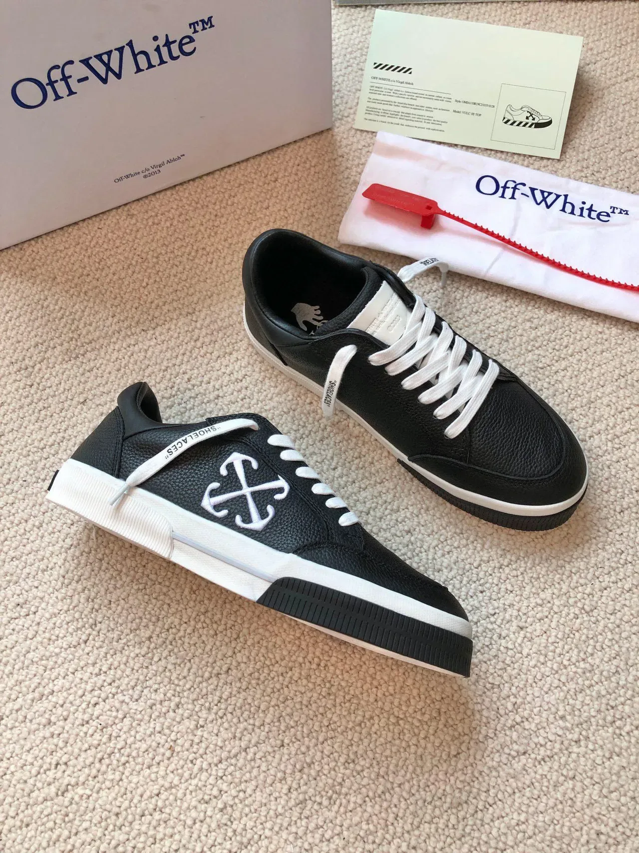 Off-White Chaussures Lifestyle avec Logo Industrial Cross en Cuir Granulé Noir 8