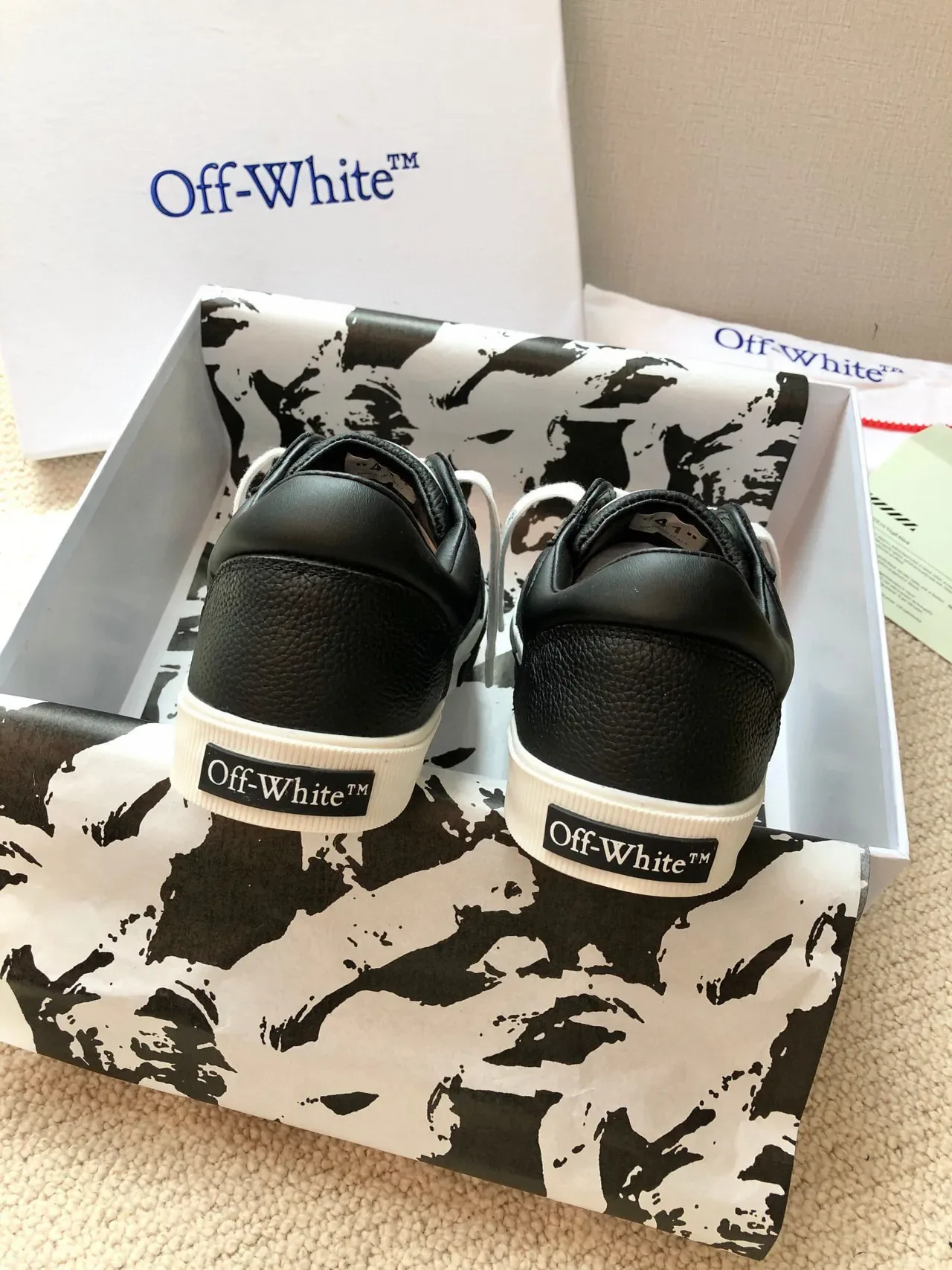 Off-White Chaussures Lifestyle avec Logo Industrial Cross en Cuir Granulé Noir 9
