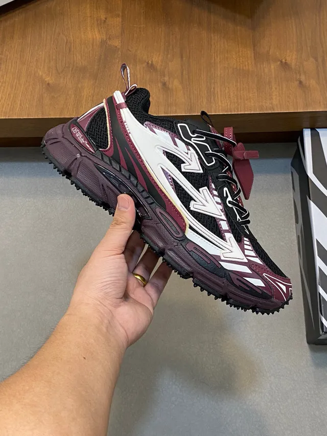 Off-White Bordô Solado Preto Gráficos de Flecha Assimétrica Tênis Chunky 5