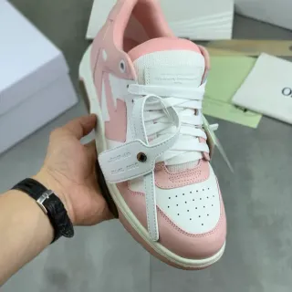 Off-White سنيكرز لايف ستايل وردي مع تاج إندستريال وحزام زيب-تاي