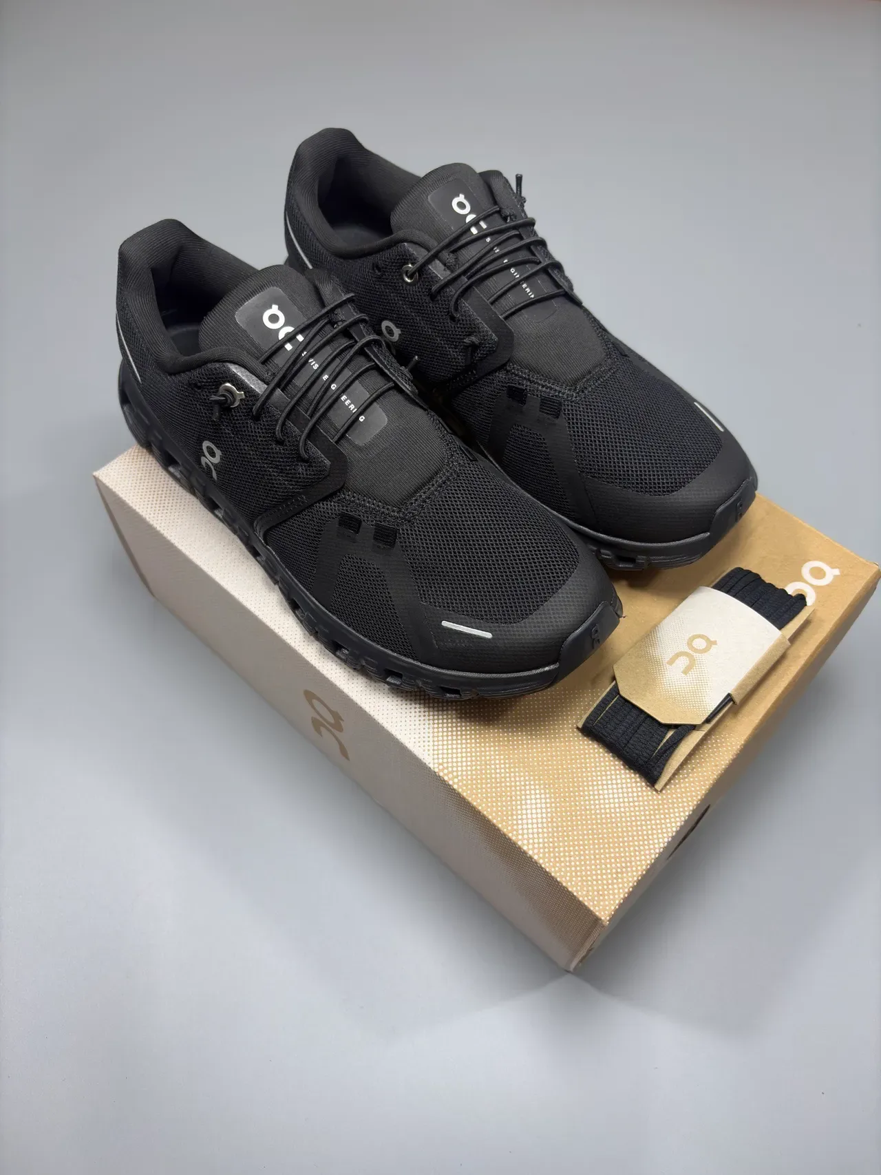 On Black White Mesh Upper Hollowed CloudTec Midsole Lifestyle Sneakers 9