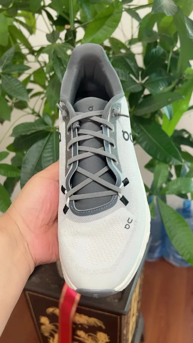 On Cloudmonster Cinza e Preto Tênis de Running 9