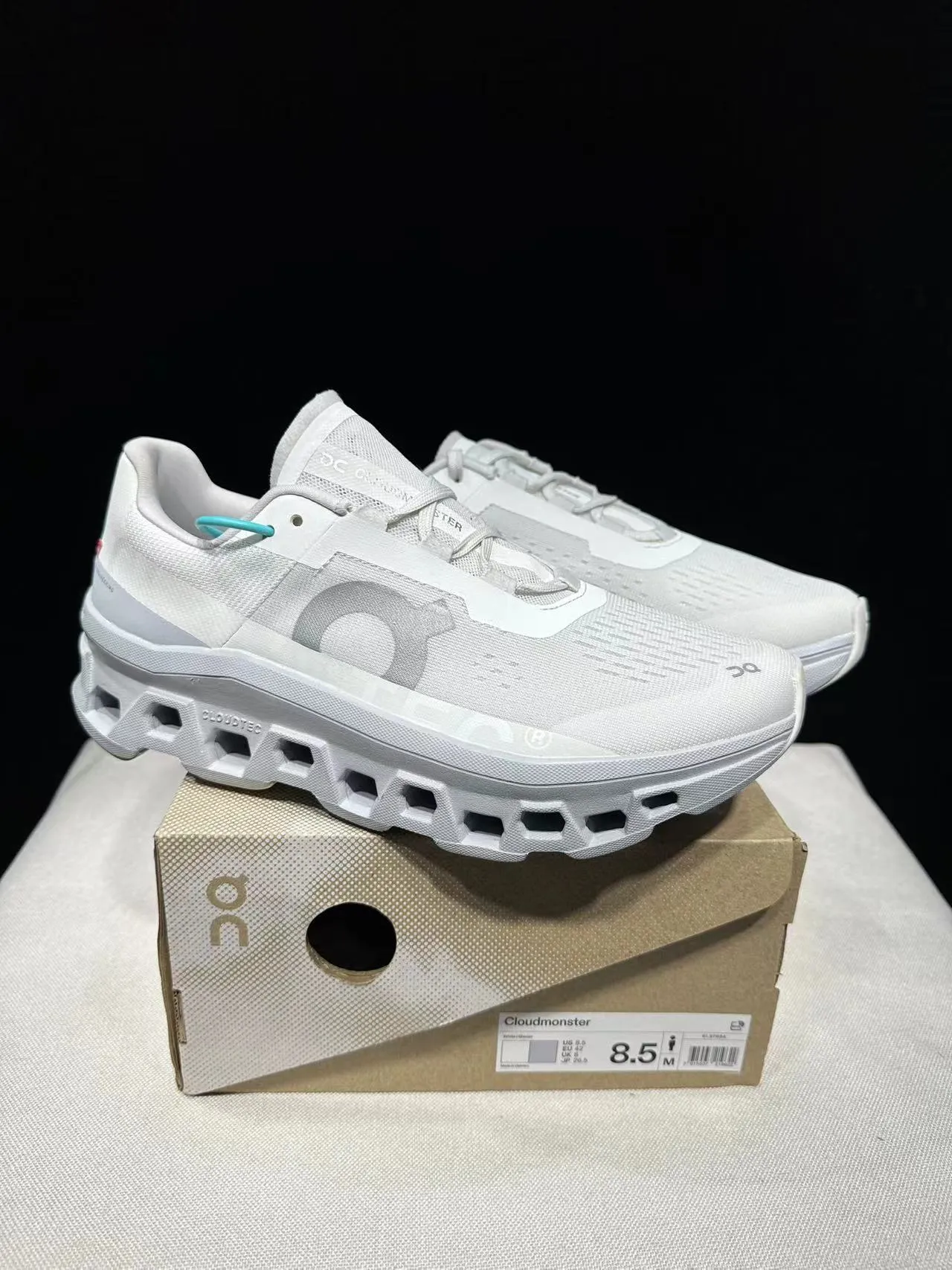 On Cloudmonster Blanco Azul Parte superior de malla ingenieril Suela intermedia hexagonal CloudTec Zapatos para correr 7