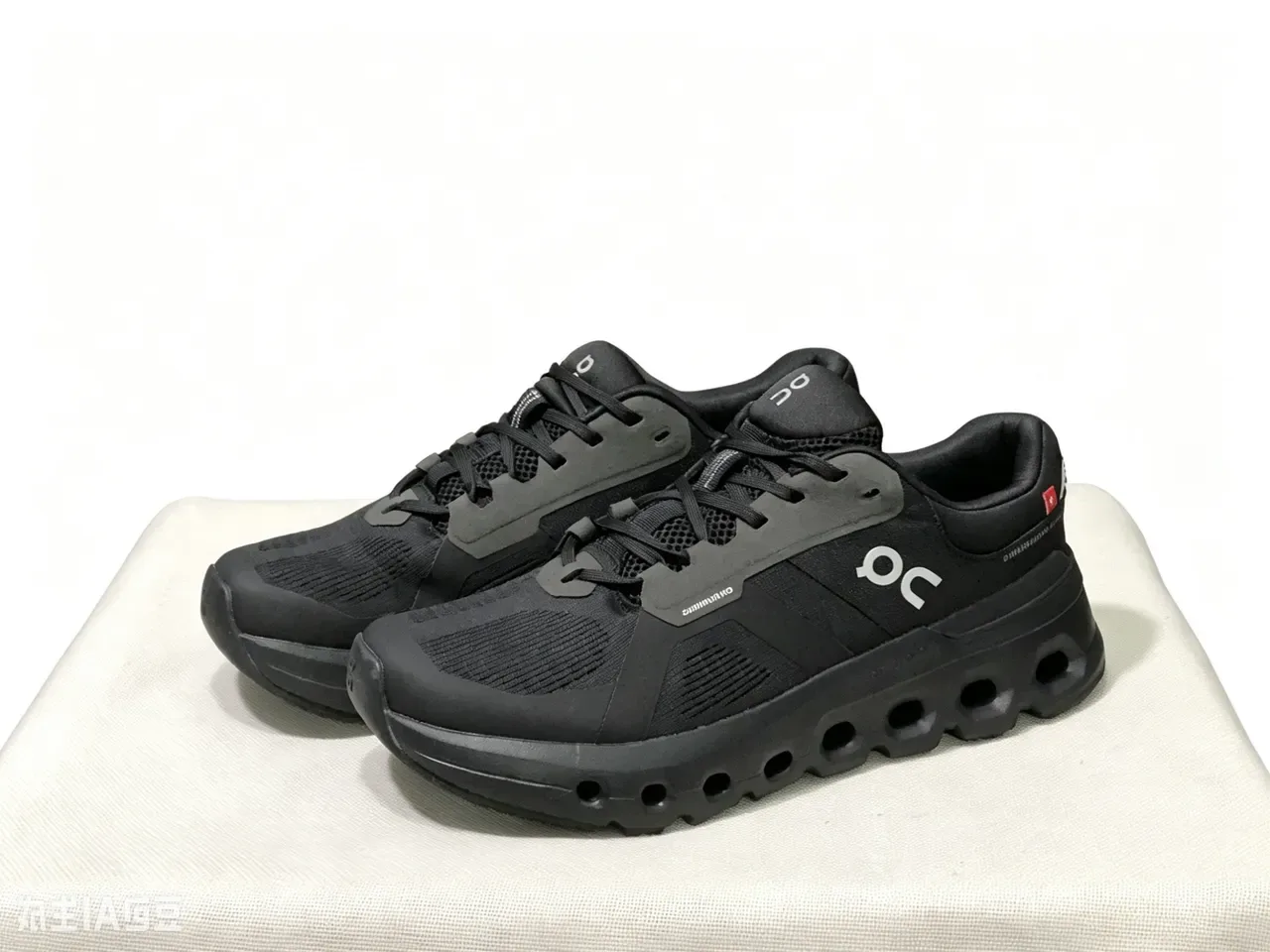 On White Black Hexagonal CloudTec Midsole Engineered Mesh Upper Lifestyle Sneakers 7