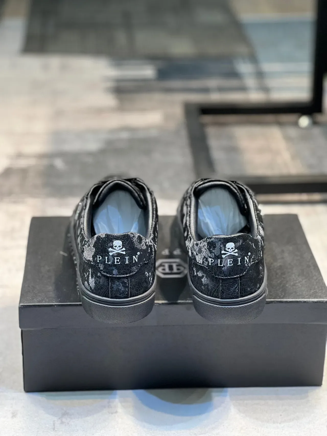 Philipp Plein Preto Prata Couro Crackle Texturizado Parte Superior Marca Embossada Sola Média Tênis Lifestyle 2