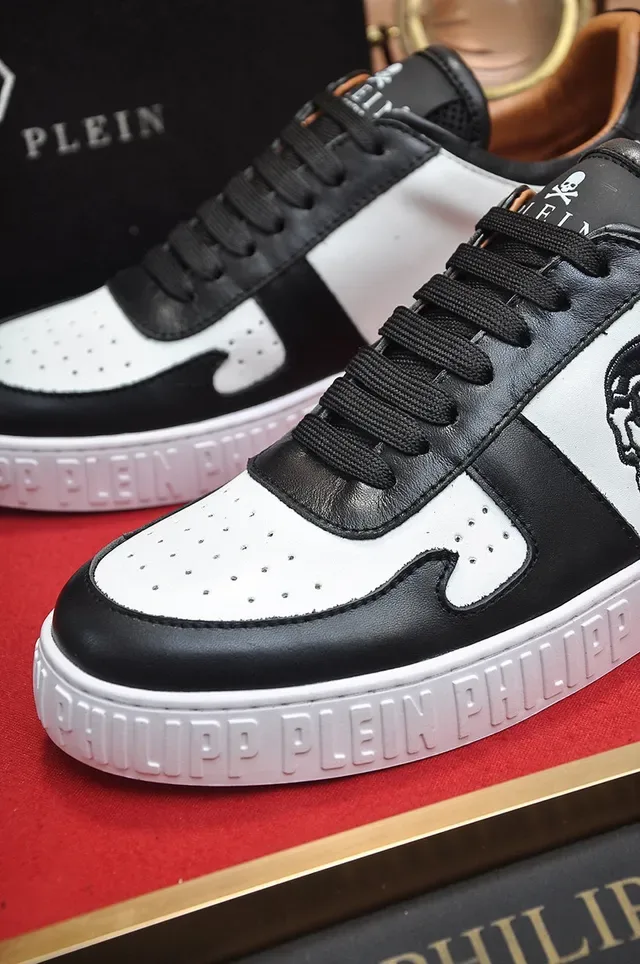 Philipp Plein Sneakers lifestyle noir blanc graphique crâne et flamme semelle intermédiaire estampée branding 2