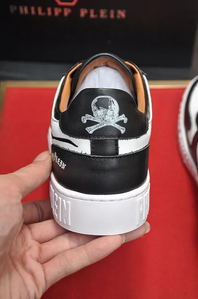 Philipp Plein Sneakers lifestyle noir blanc graphique crâne et flamme semelle intermédiaire estampée branding 3