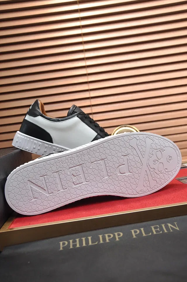 Philipp Plein Sneakers lifestyle noir blanc graphique crâne et flamme semelle intermédiaire estampée branding 4