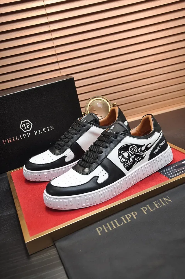 Philipp Plein Sneakers lifestyle noir blanc graphique crâne et flamme semelle intermédiaire estampée branding 7