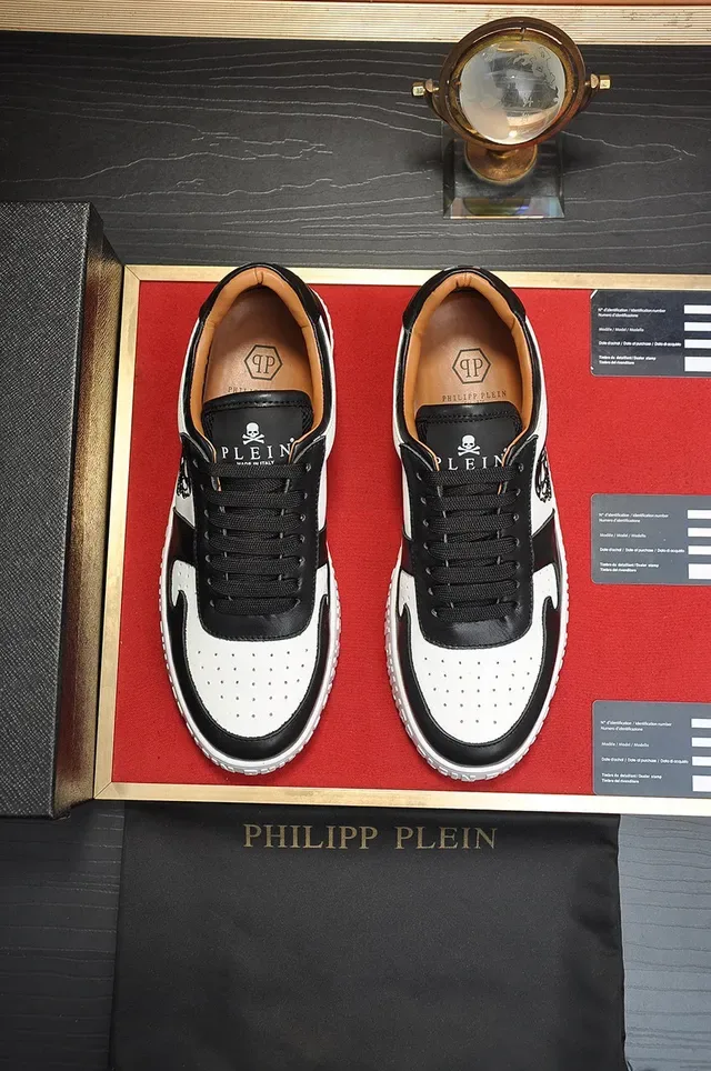 Philipp Plein Sneakers lifestyle noir blanc graphique crâne et flamme semelle intermédiaire estampée branding 9