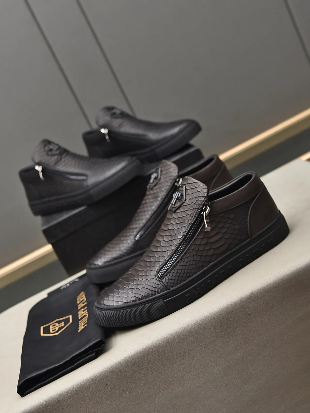 Philipp Plein Sneaker Lifestyle Noir avec Fermeture Éclair et Embossage de Serpent 2