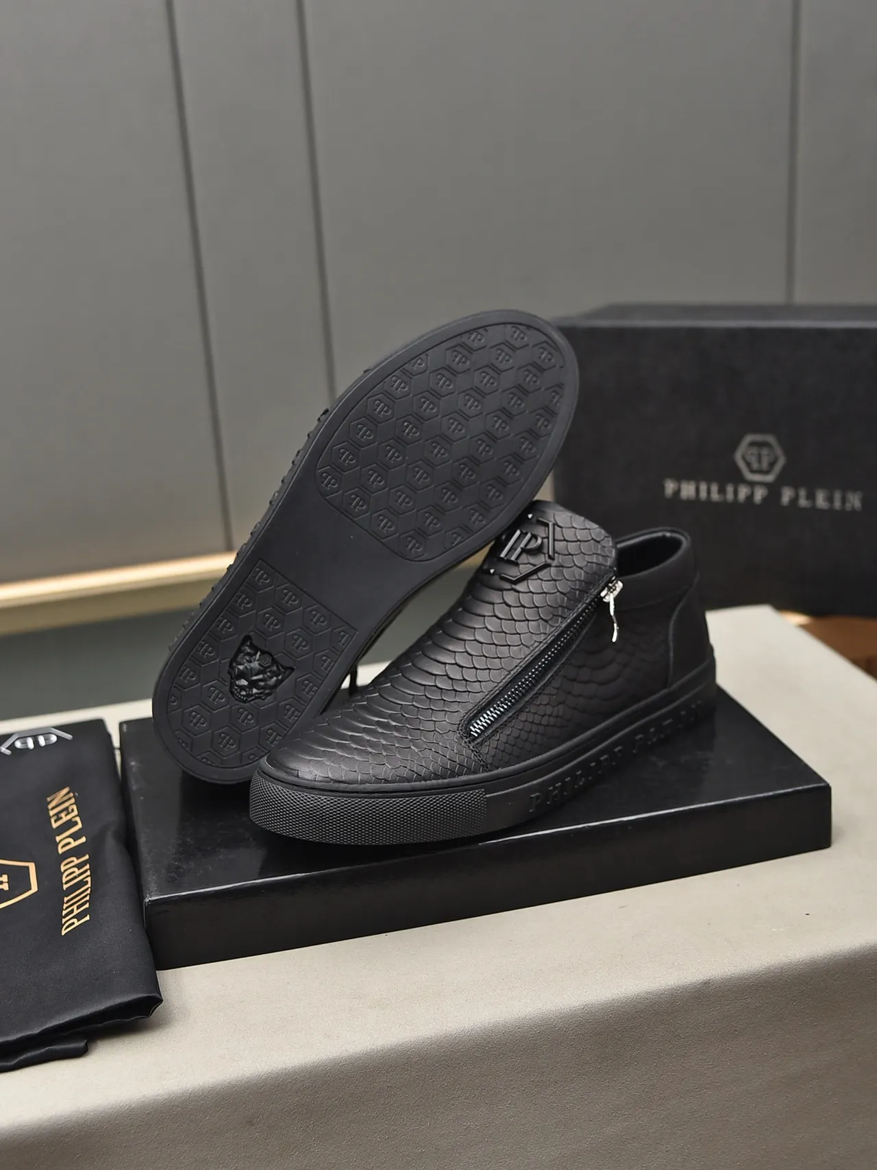 Philipp Plein Sneaker Lifestyle Noir avec Fermeture Éclair et Embossage de Serpent 4