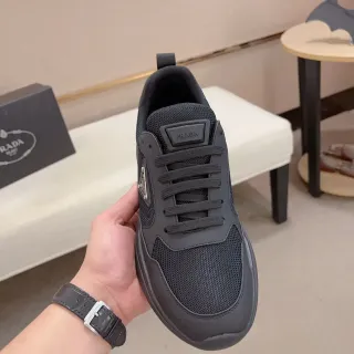 Prada Chaussures Lifestyle Noires Monochromes en Maille et Superposition Synthétique
