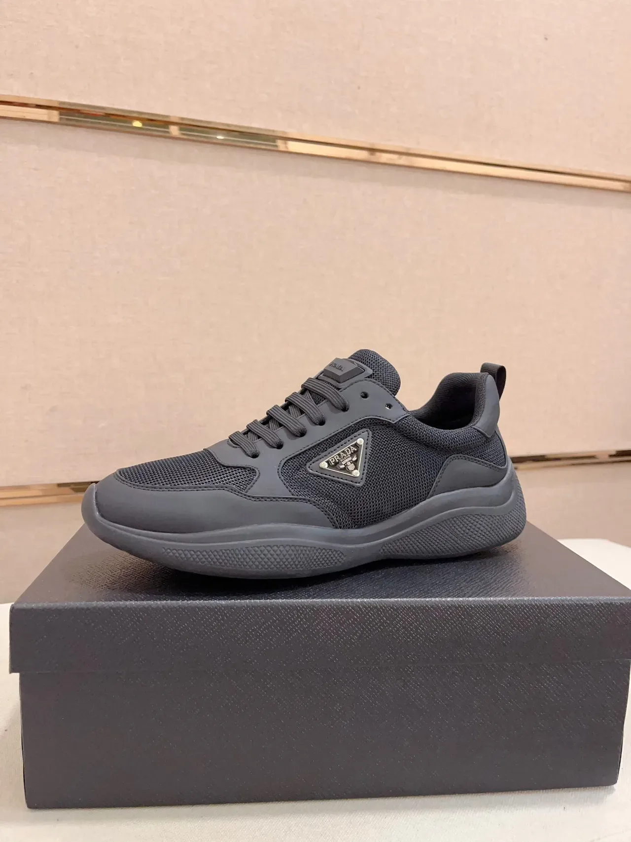 Prada Chaussures Lifestyle Noires Monochromes en Maille et Superposition Synthétique 2