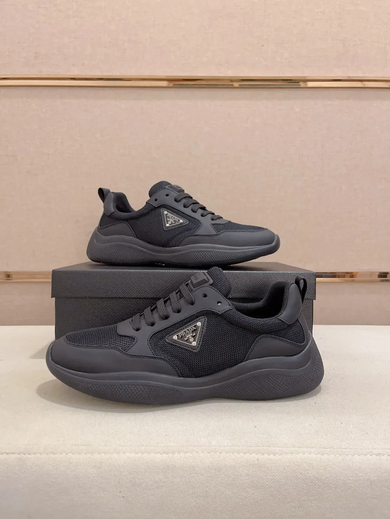 Prada Chaussures Lifestyle Noires Monochromes en Maille et Superposition Synthétique 7
