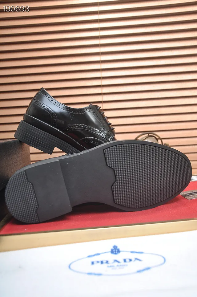 Prada Brogue Wingtip Preto com Acentos de Couro Patent Glossy 2