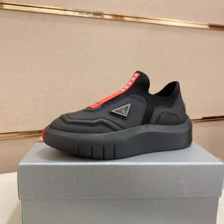 Prada Cloudbust Zapatillas lifestyle negras y rojas slip-on