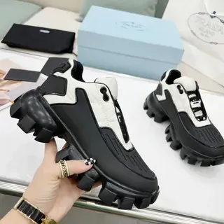 Prada Cloudbust حذاء رياضي أسود وأبيض مبطن كبير الحجم